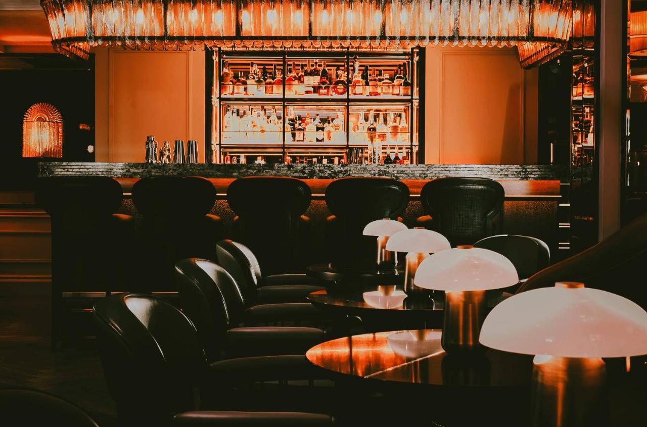 The Mayfair Townhouse - An Iconic Luxury Hotel London Eksteriør bilde The bar at the London Edition