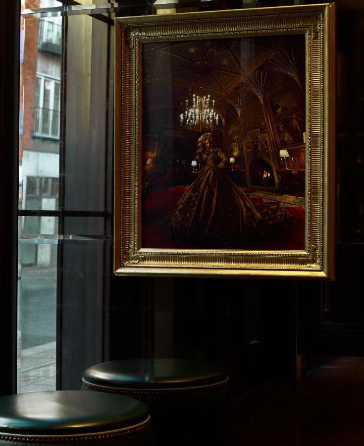 The Mayfair Townhouse - An Iconic Luxury Hotel London Eksteriør bilde The painting in 2011