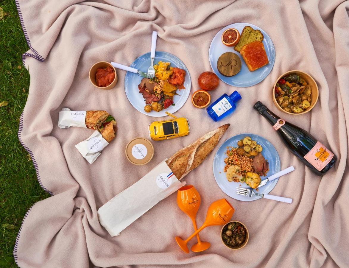 The Mayfair Townhouse - An Iconic Luxury Hotel London Eksteriør bilde A picnic