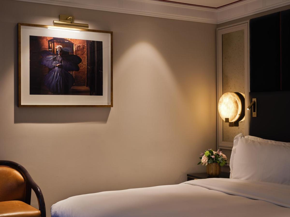 The Mayfair Townhouse - An Iconic Luxury Hotel London Eksteriør bilde A room at the hotel