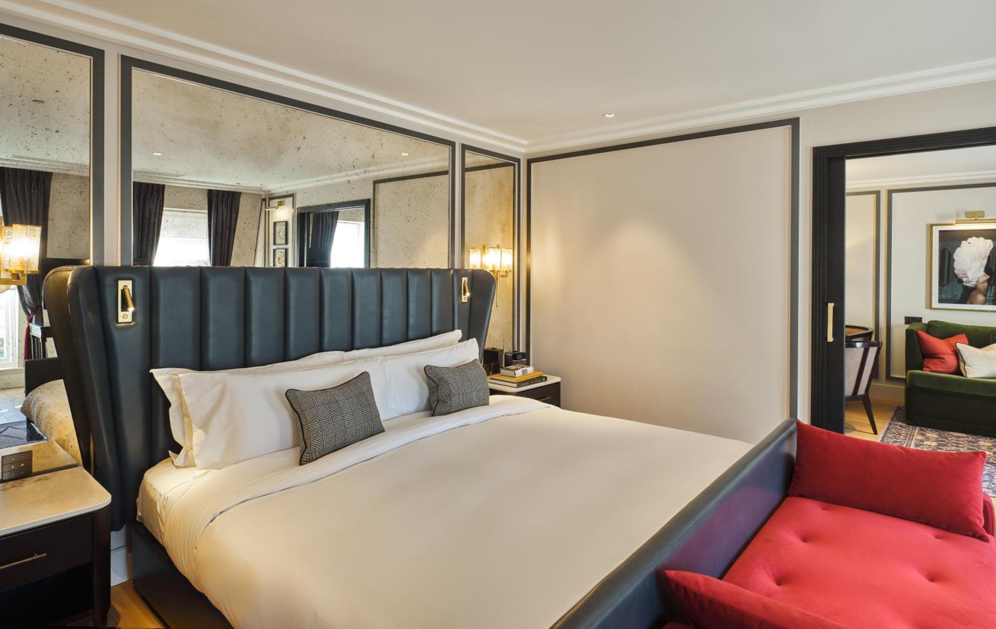 The Mayfair Townhouse - An Iconic Luxury Hotel London Eksteriør bilde A bedroom at the hotel